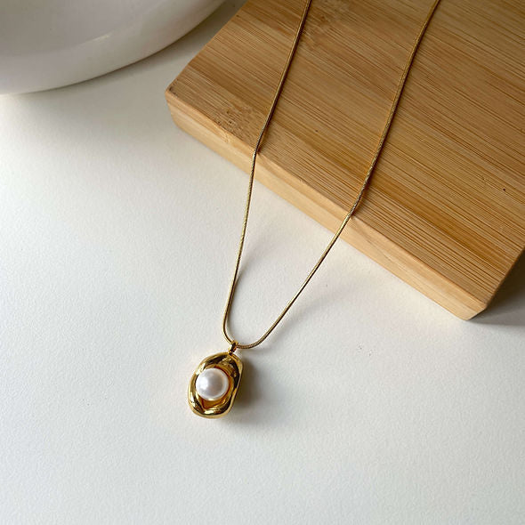 INSIDE MOON NECKLACE