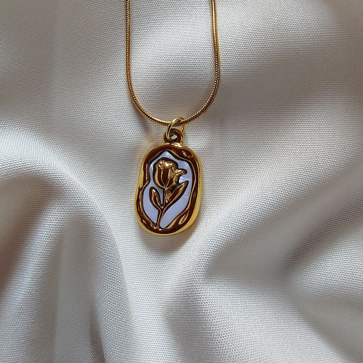 BELLE NECKLACE