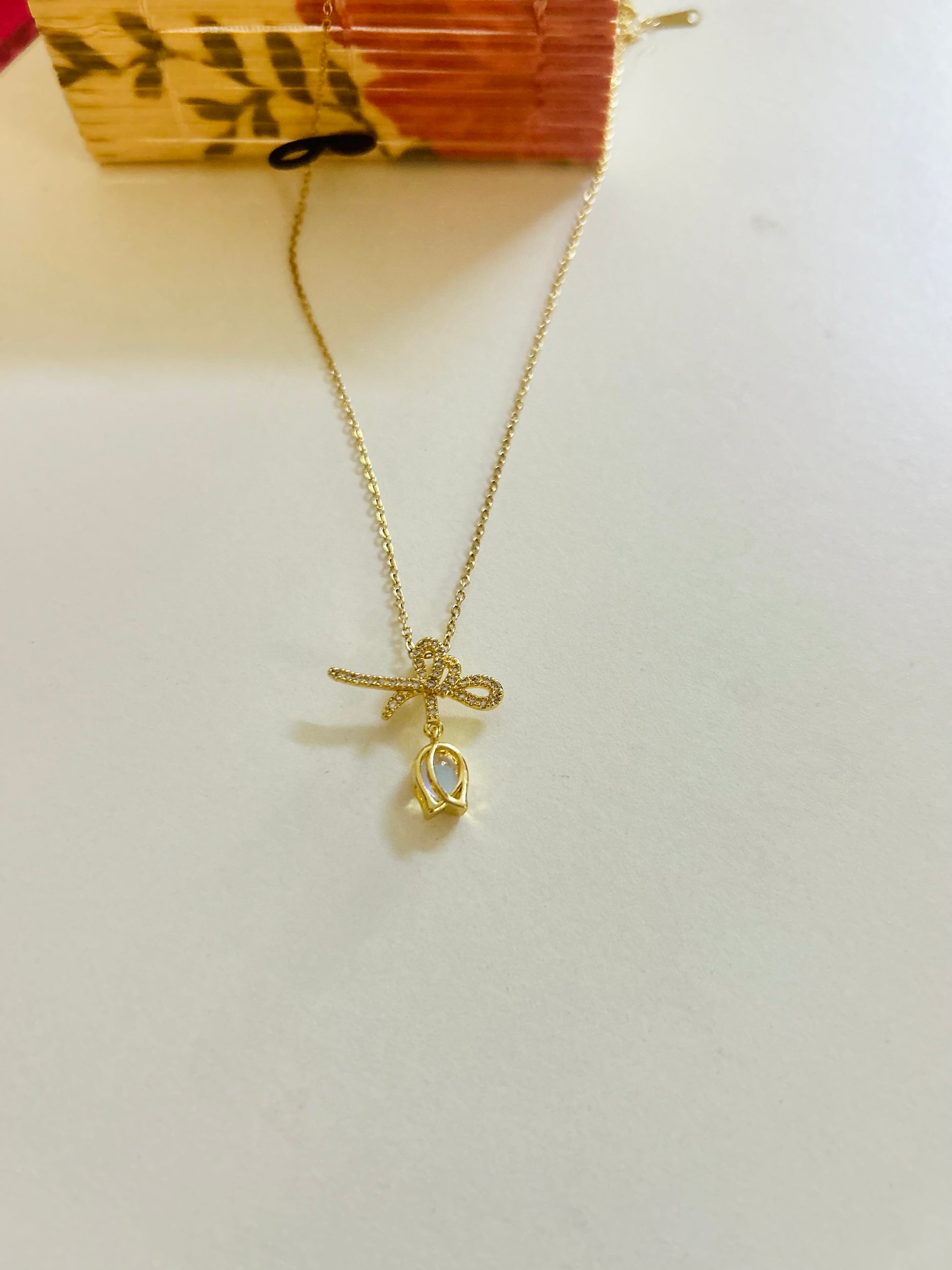 DIVINE ROSE CHAIN