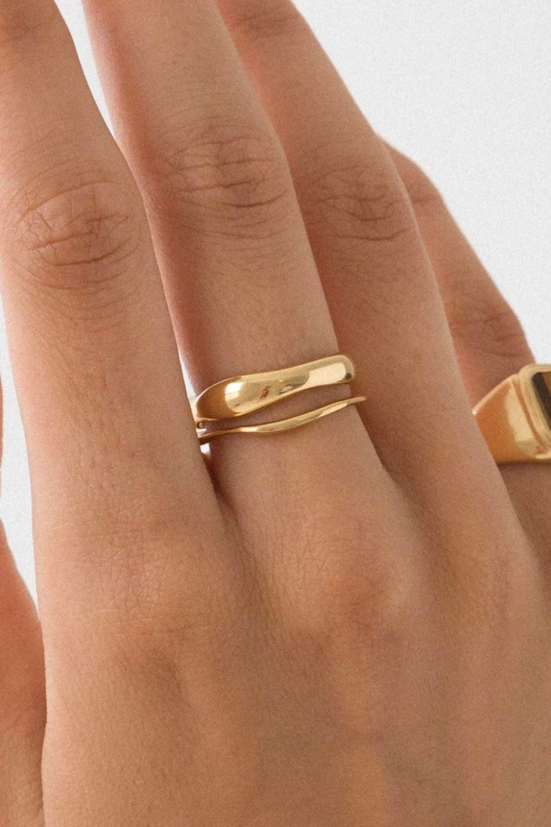 2 WAVES RING