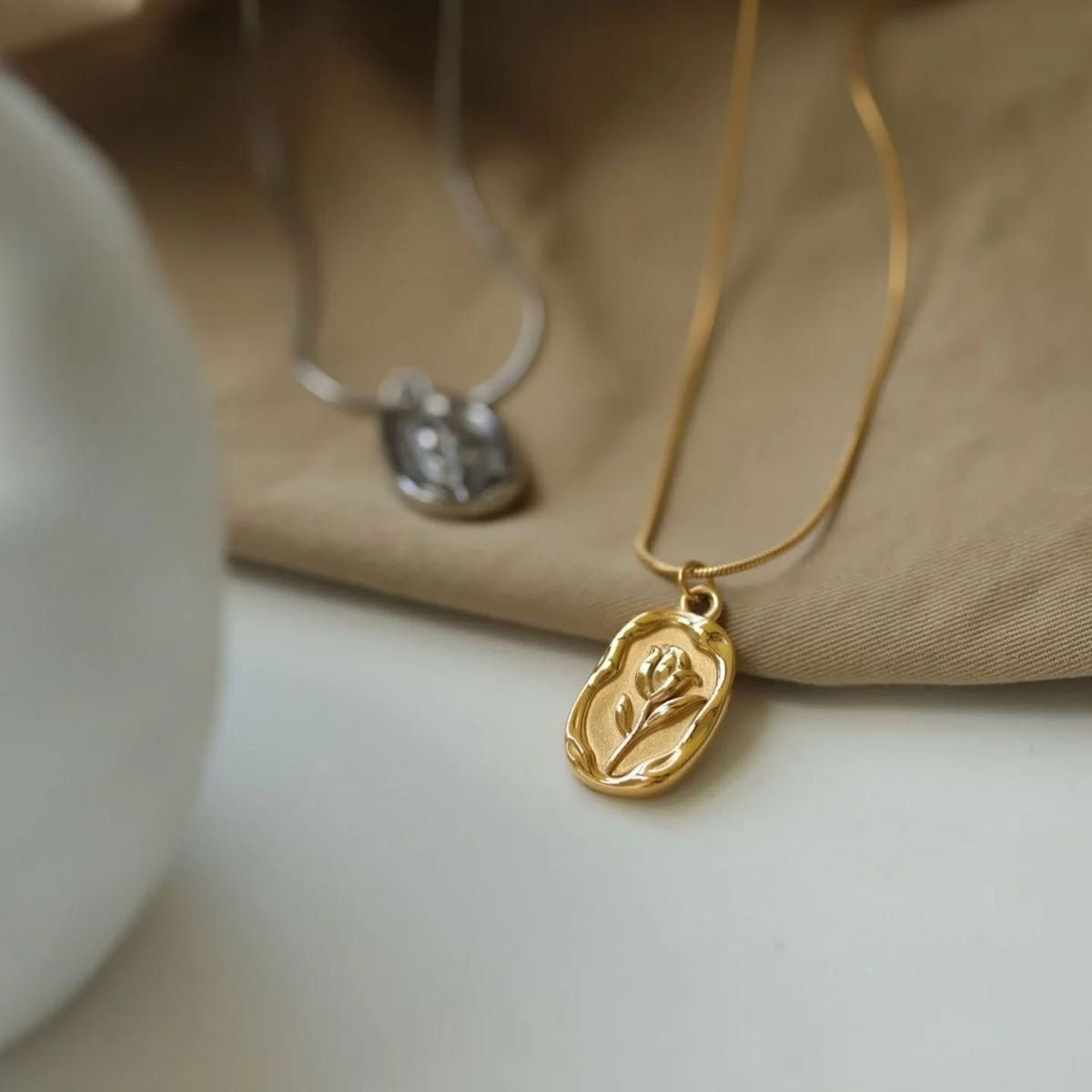 BELLE NECKLACE