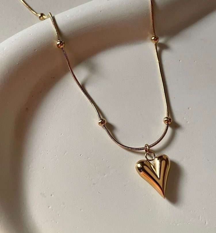 HEART TO HOLD NECKLACE
