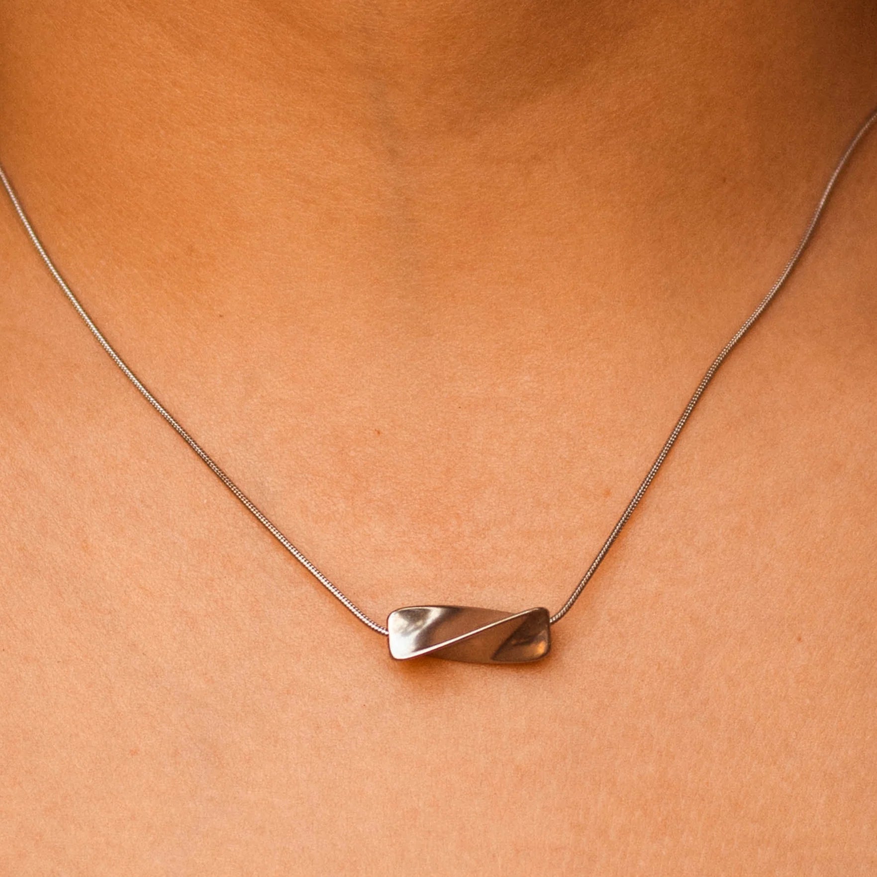 SPIRAL NECKLACE