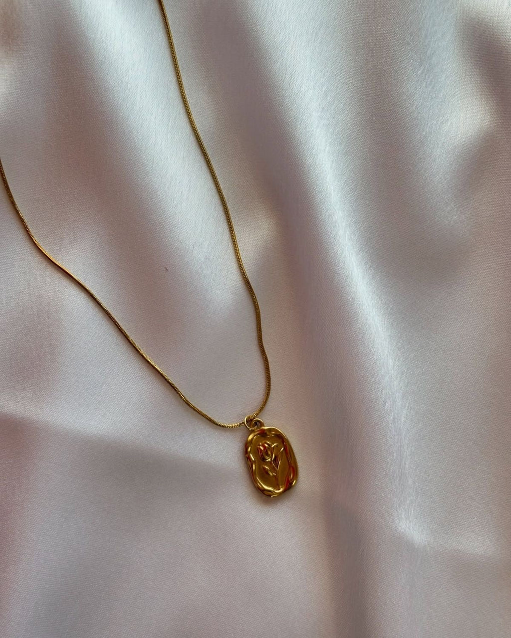 BELLE NECKLACE