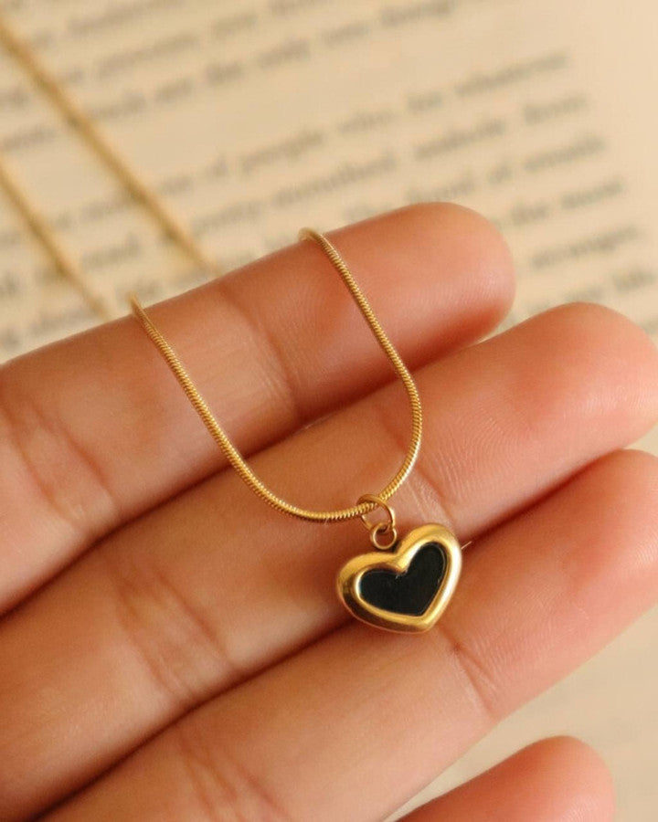SNOW WHITE NECKLACE